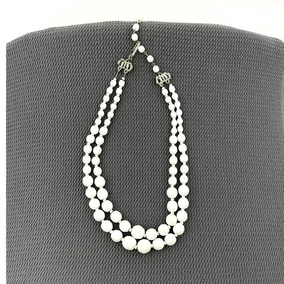 VTG Hobe White Glass Bead Necklace Layered Signed 16 VTG Hobe White Glass Bead Necklace Layered Signed 16\